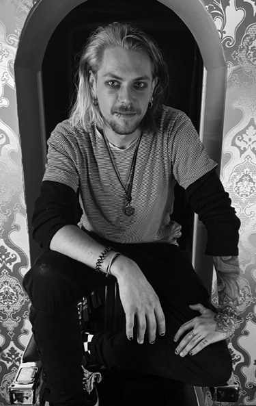 Captain Fabi Pirate Haircut Friseur